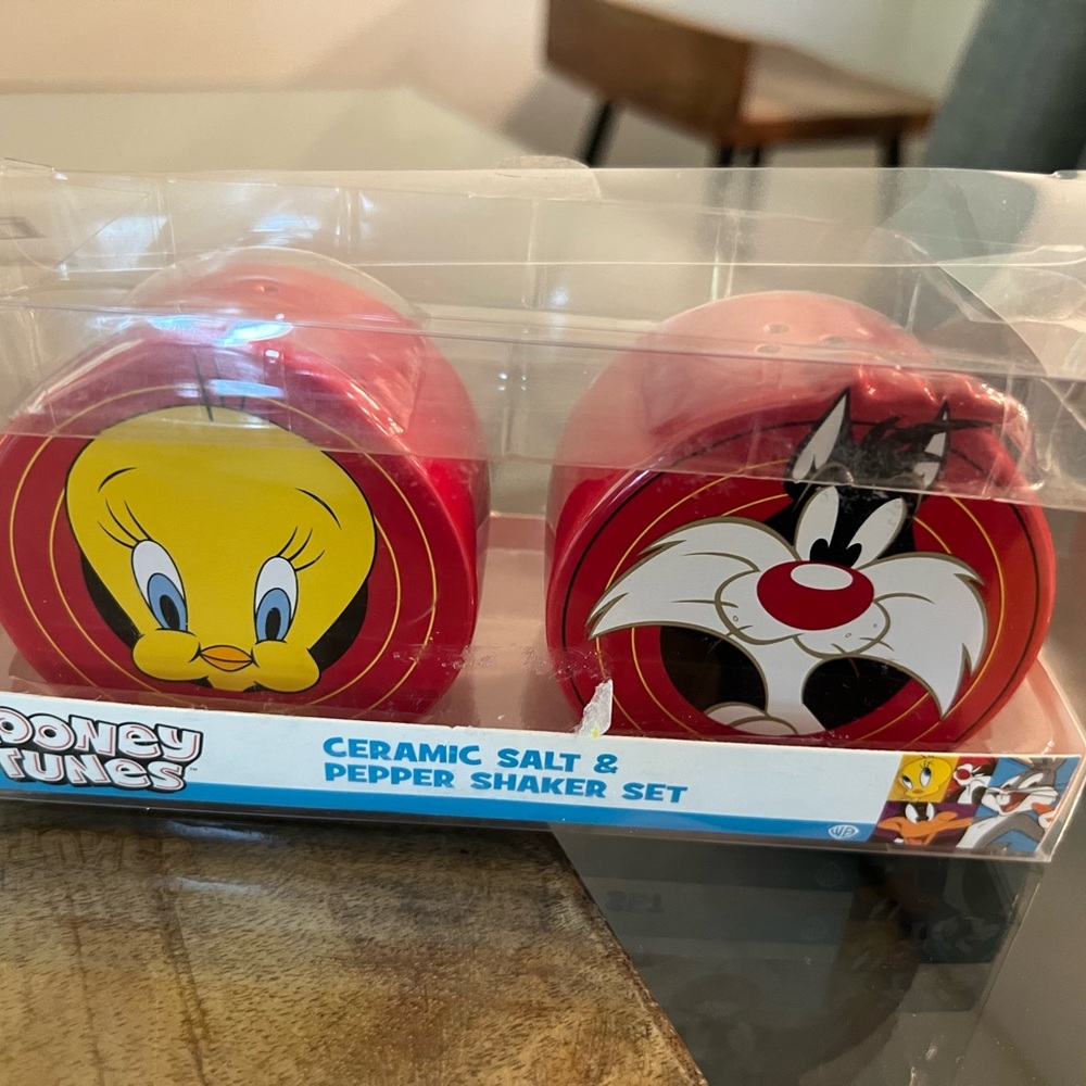 Looney Tunes Red Ceramic Salt & Pepper Shaker Set
